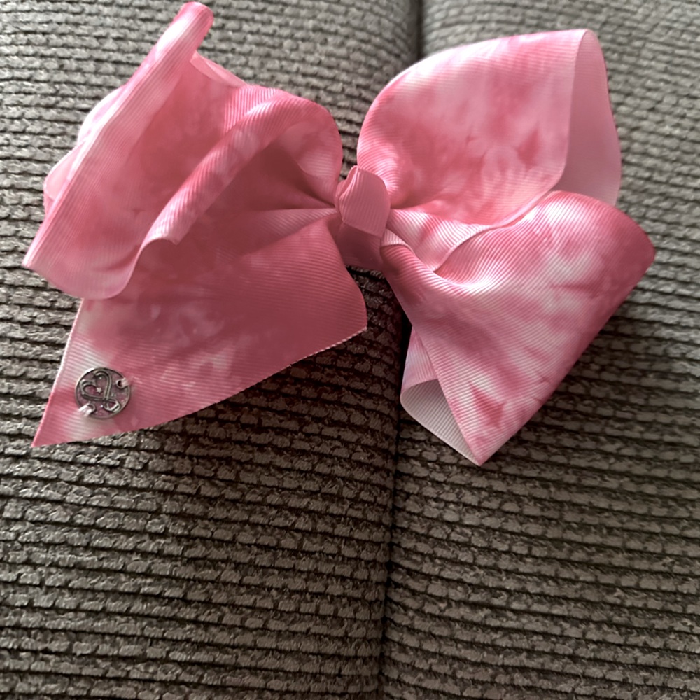 Jojo siwa bow, can’t find these in stores no more. One of a kind